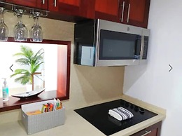 Isla Verde Beachfront Retreat With Parking