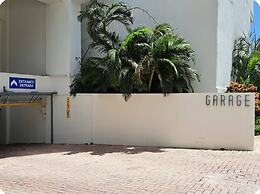 Isla Verde Beachfront Retreat With Parking