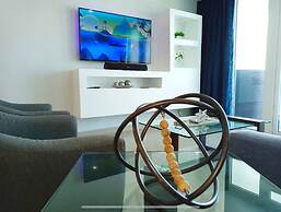 Isla Verde Beachfront Retreat With Parking
