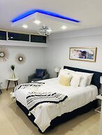 Isla Verde Beachfront Retreat With Parking