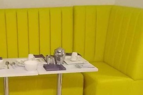 House - Sleeps 8 - Garden - Parking