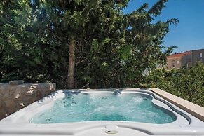 Tomana B Apartments