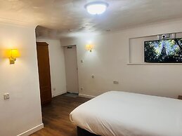 Rivenhall End Hotel
