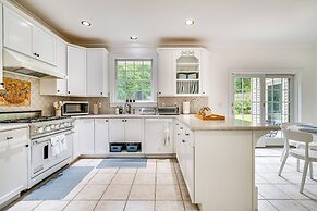 Serene Hudson Valley Escape w/ Pool & Grill