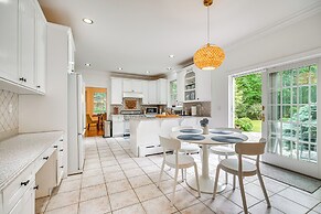 Serene Hudson Valley Escape w/ Pool & Grill