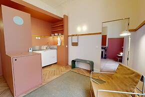 Altido Pleasant 1-bed Flat w Shared Courtyard