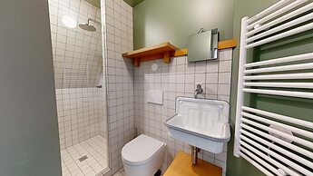 Altido Pleasant 1-bed Flat w Shared Courtyard