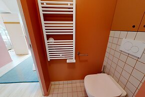 Charming 2-bed Flat w Shared Spaces