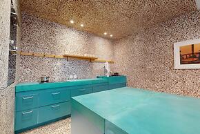 Charming 2-bed Flat w Shared Spaces