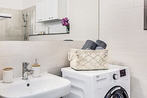 ARI - AFI Mall Luxurious Apartments