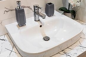 ARI - AFI Mall Luxurious Apartments