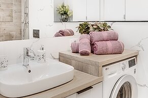 ARI - AFI Mall Luxurious Apartments