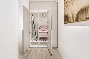 ARI - AFI Mall Luxurious Apartments