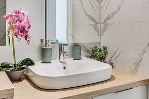 ARI - AFI Mall Luxurious Apartments