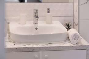 ARI - AFI Mall Luxurious Apartments