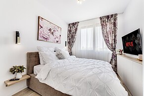 ARI - AFI Mall Luxurious Apartments