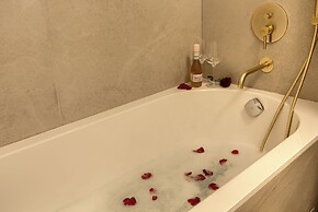 ARI - AFI Mall Luxurious Apartments