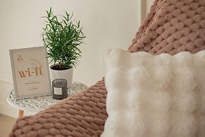 ARI - AFI Mall Luxurious Apartments