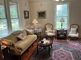 Magnolia House Bed & Breakfast