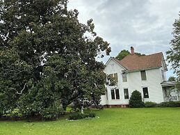 Magnolia House Bed & Breakfast