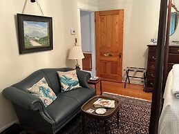 Magnolia House Bed & Breakfast