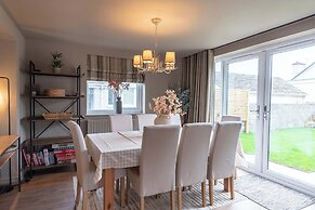 4 Bed Holiday Home by Guestz