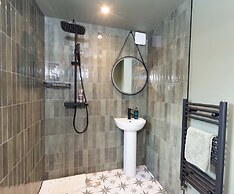 4 Bed Holiday Home by Guestz