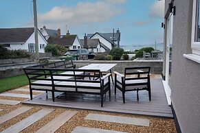4 Bed Holiday Home by Guestz