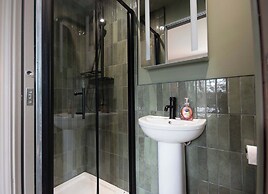 4 Bed Holiday Home by Guestz