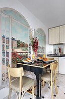 Stylish 2BR for 6 by Champs-Elysees