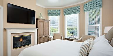 Snug Harbor Inn