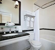 Snug Harbor Inn