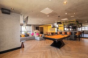 Sky Design Alphaville Housi by Anora