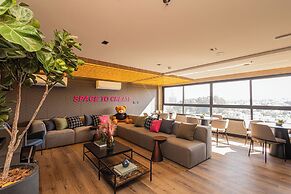 Sky Design Alphaville Housi by Anora
