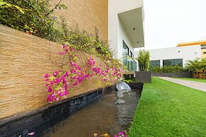 Belfast studio-Blue Waters Property.