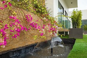 Belfast studio-Blue Waters Property.