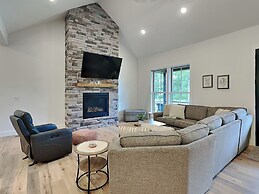 Holiday House by Taylor Made Deep Creek