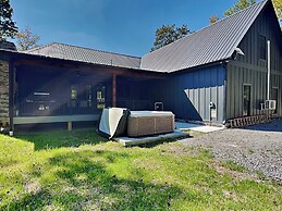 Holiday House by Taylor Made Deep Creek