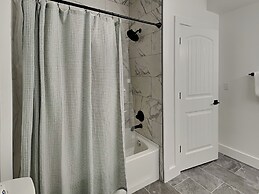 Holiday House by Taylor Made Deep Creek