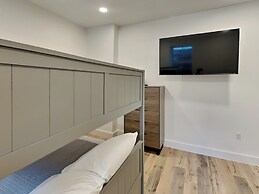 Holiday House by Taylor Made Deep Creek