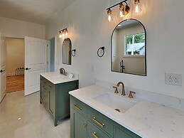 Holiday House by Taylor Made Deep Creek