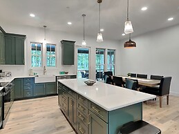 Holiday House by Taylor Made Deep Creek