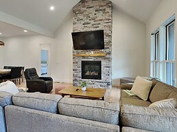 Holiday House by Taylor Made Deep Creek