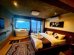 HARD ROCK HUNZA