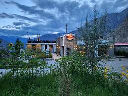 HARD ROCK HUNZA