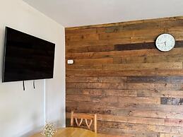 The Riley Stable- Cozy Getaway