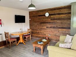 The Riley Stable- Cozy Getaway