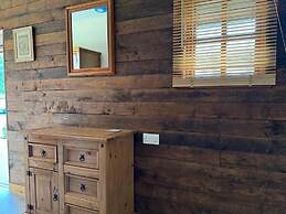 The Riley Stable- Cozy Getaway
