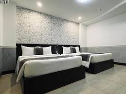 Lion 8 Hotel