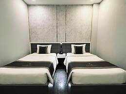 Lion 8 Hotel